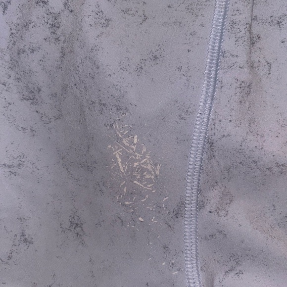 lululemon size 8 hotty hot low rise blue speckled shorts. - Picture 3 of 6